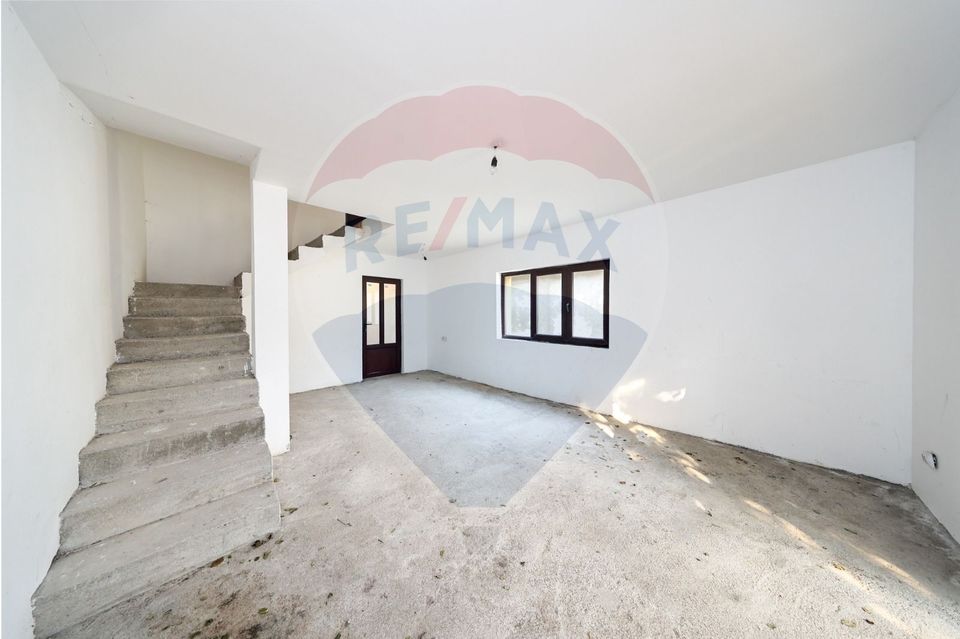 Vilă cu 3 camere de vânzare în Sacele