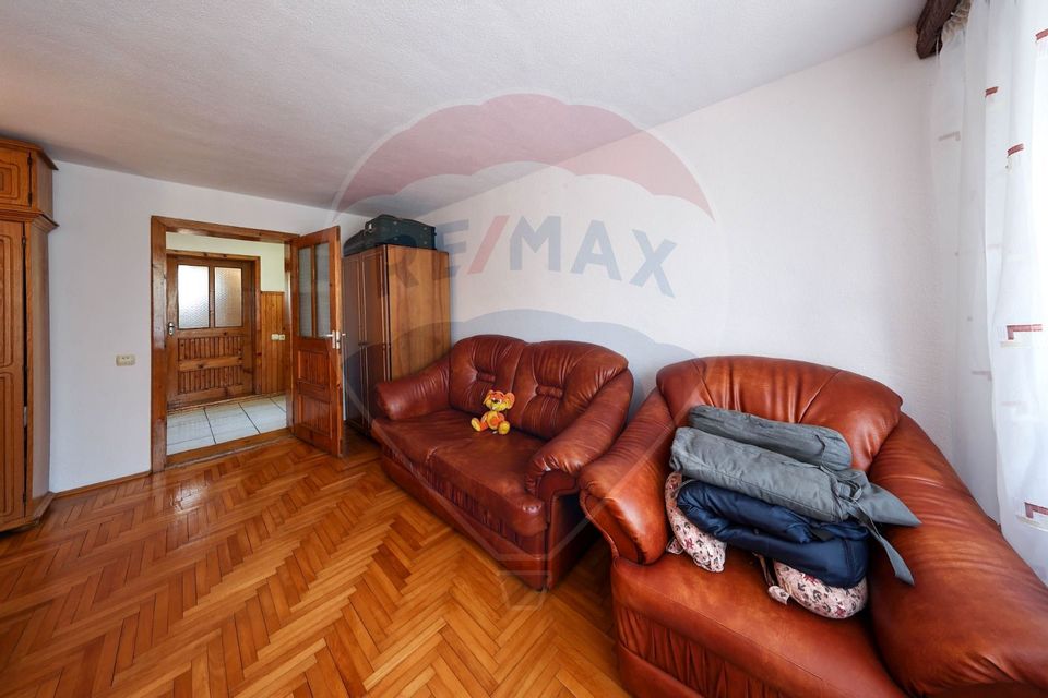 Vilă cu 4 camere de vânzare în zona Florilor