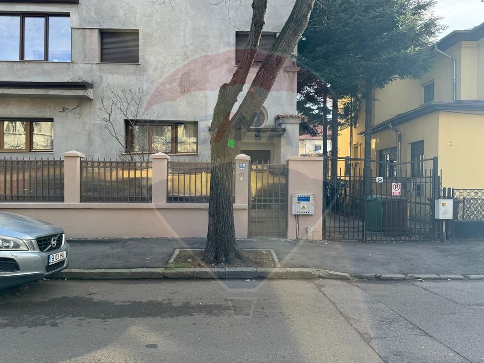 Apartament cu 4 camere de închiriat în zona Casin