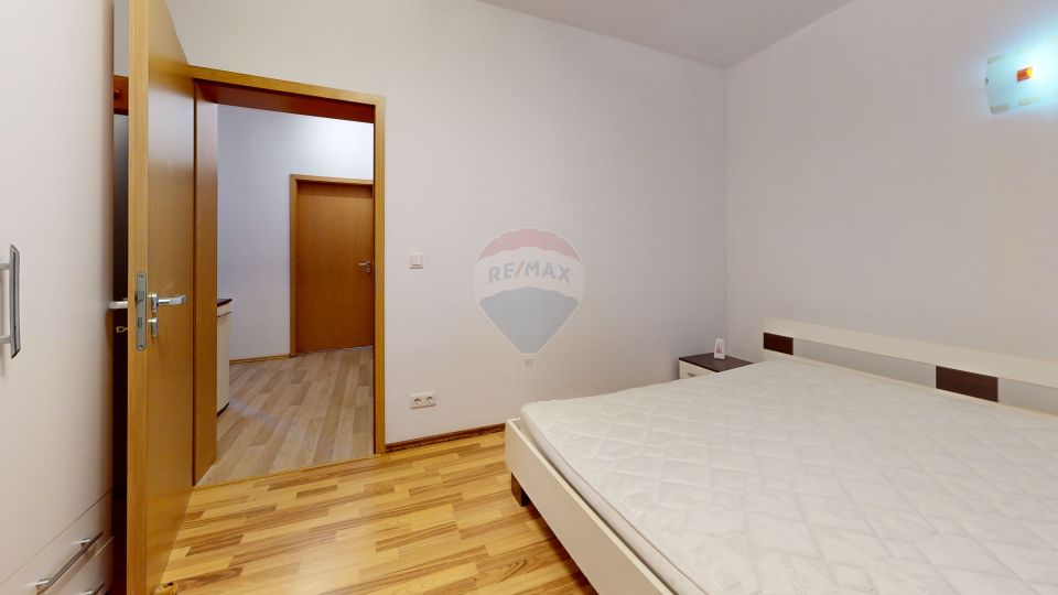 APARTAMENT 3 CAMERE, 2 BAI, LOC DE PARCARE SI GRADINA