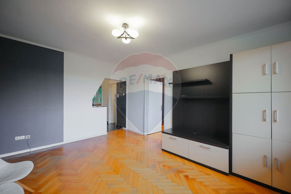 Apartament cu 3 camere de vânzare – ultracentral, vedere panoramică