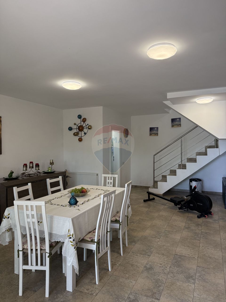 Vilă premium cu priveliște la lac și acces direct la apă