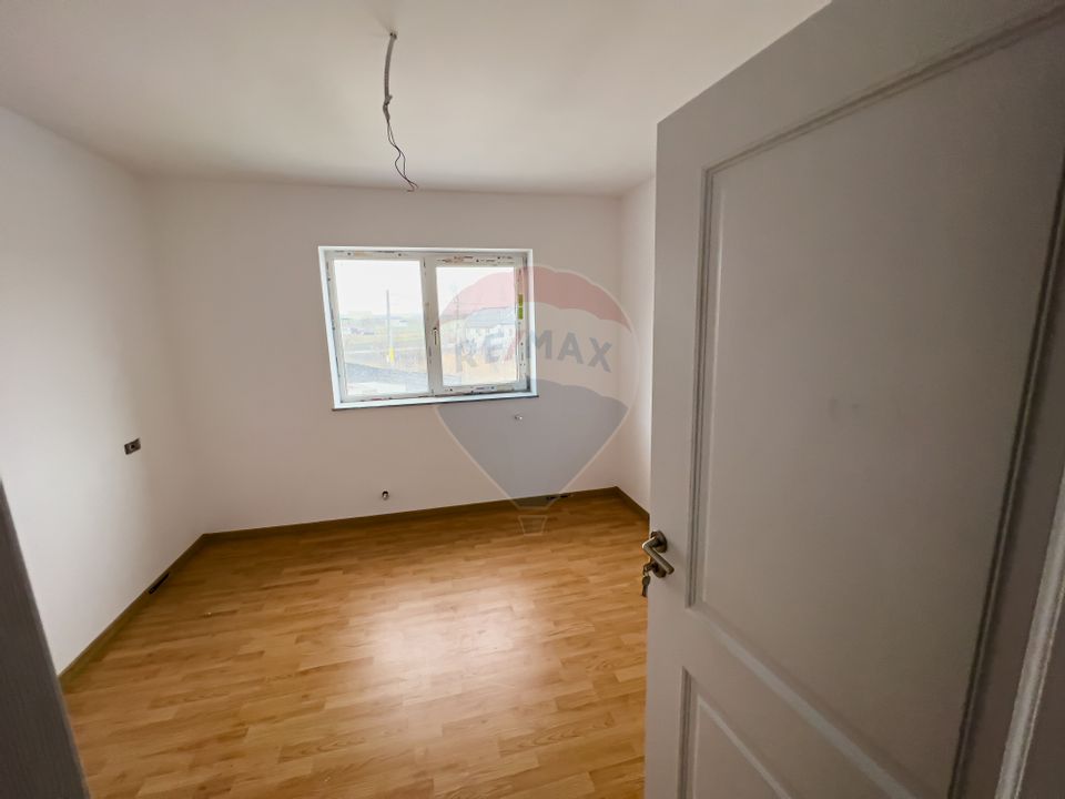 Apartament nou, 2 camere de vânzare.