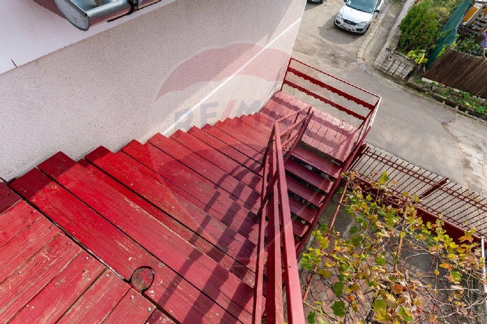 8 room House / Villa for sale