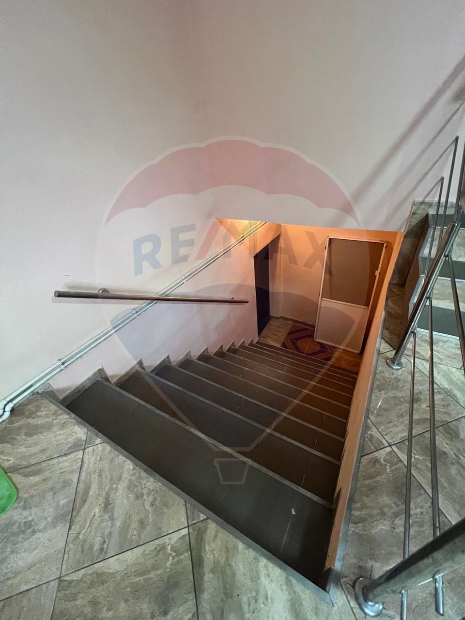 Casă / Vilă cu 6 camere de vânzare în zona Ultracentral