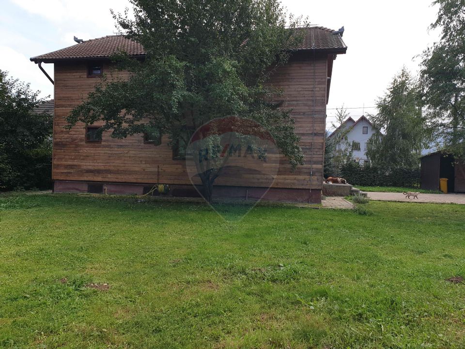 Holiday house in Recea, Brasov county, land 691 sqm