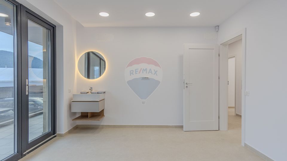 Clinica medicala-9 cabinete- URBAN PLAZA - bloc 15 parter!