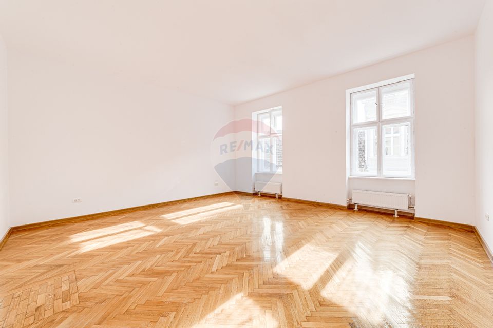 Apartament cu 2 camere de vânzare în zona Teatrului de Stat