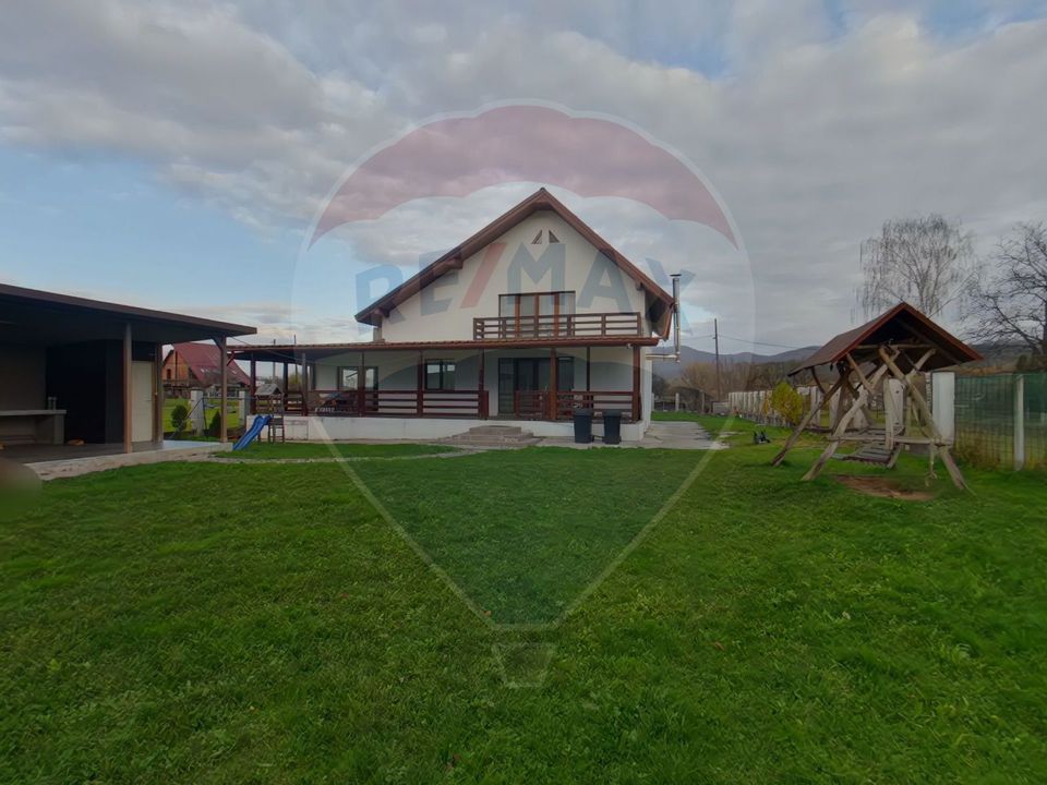 Casă / Vilă cu 6 camere de vânzare în zona Est