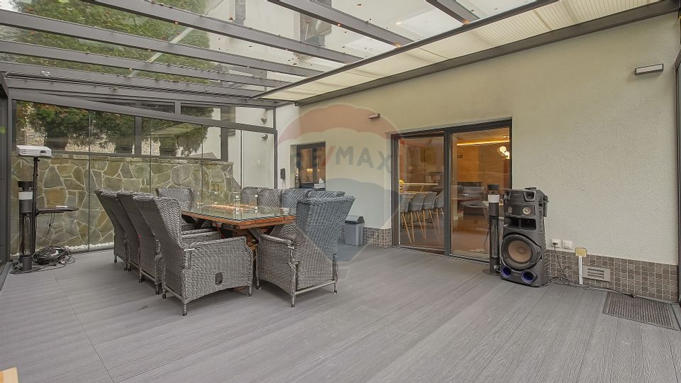 Vila moderna cu vedere spre padure Poiana Angelescu