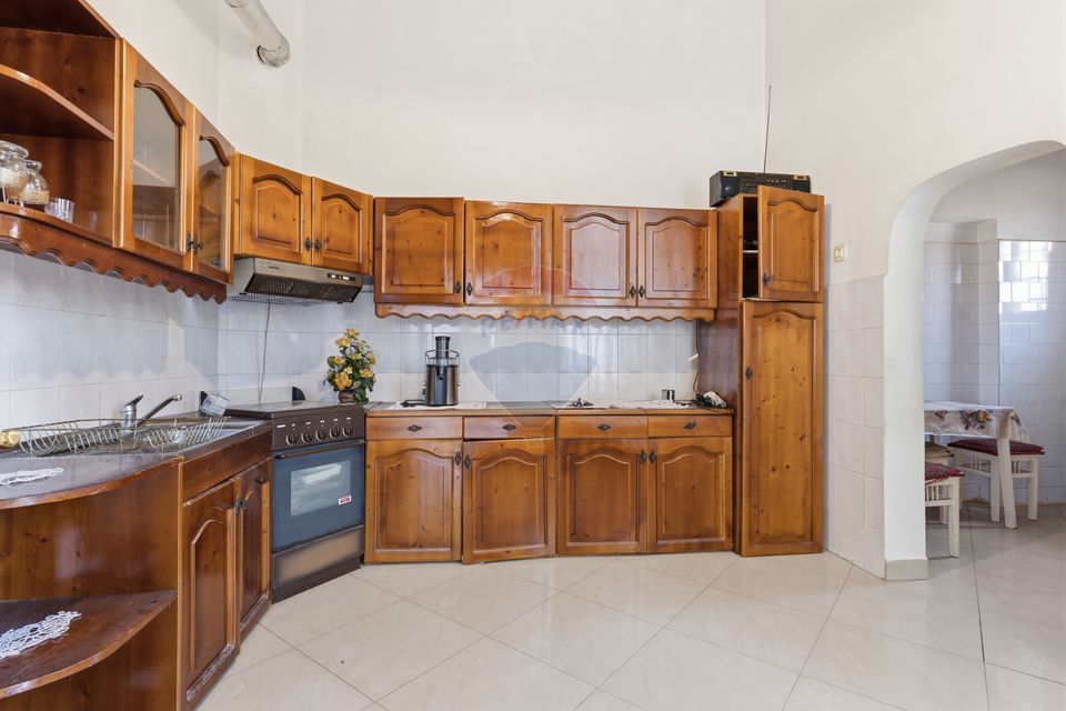 4 room Apartment for sale, Central area