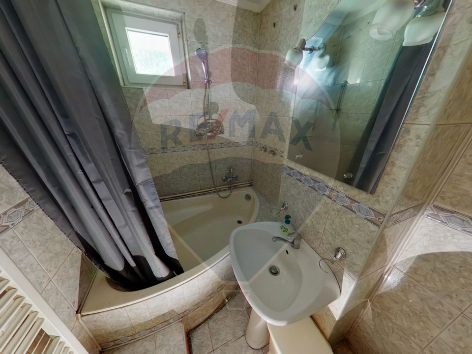 Apartament cu 4 camere de vânzare în zona Vest