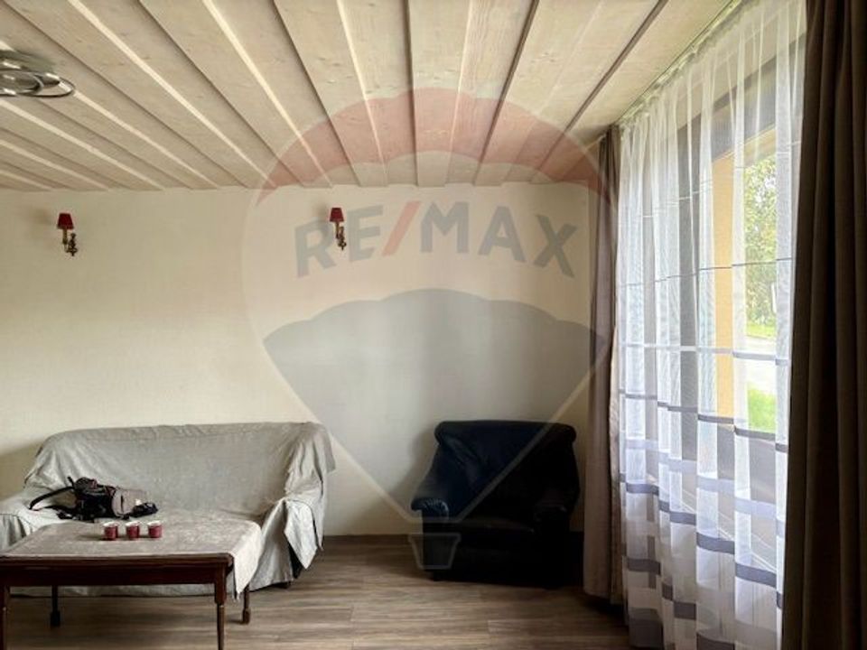 Casă / Vilă cu 4 camere de vânzare