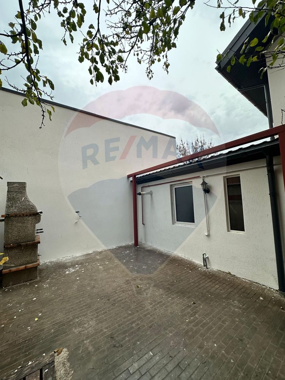 Casă cu 8 camere si 300mp curte, de închiriat în zona Bd. Gloriei