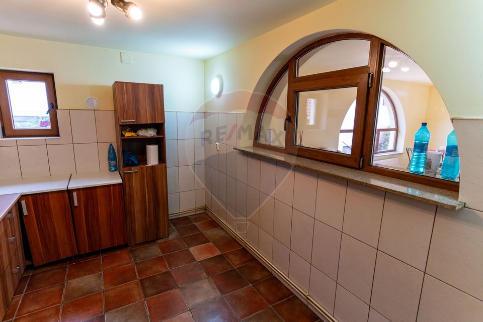 Vila /Pensiune 6 camere in Cristur, jud Hunedoara