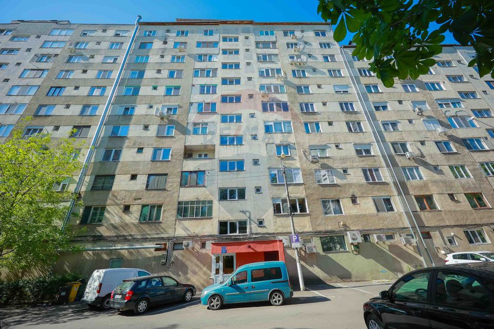 Apartament cu 4 camere de vânzare în zona Dacia