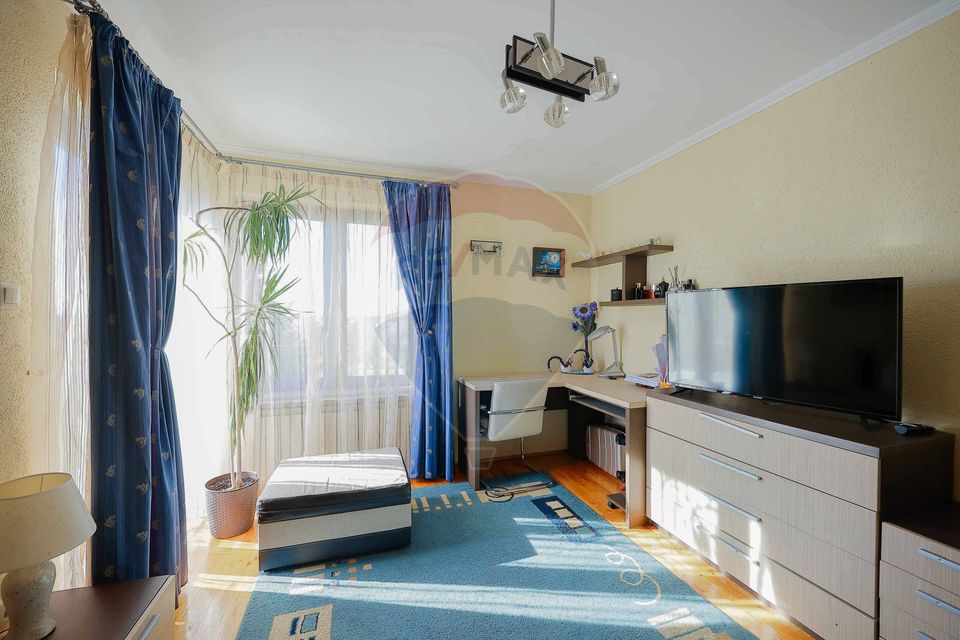 De vânzare vilă cu 7 camere, drum privat, în zona de Dealuri