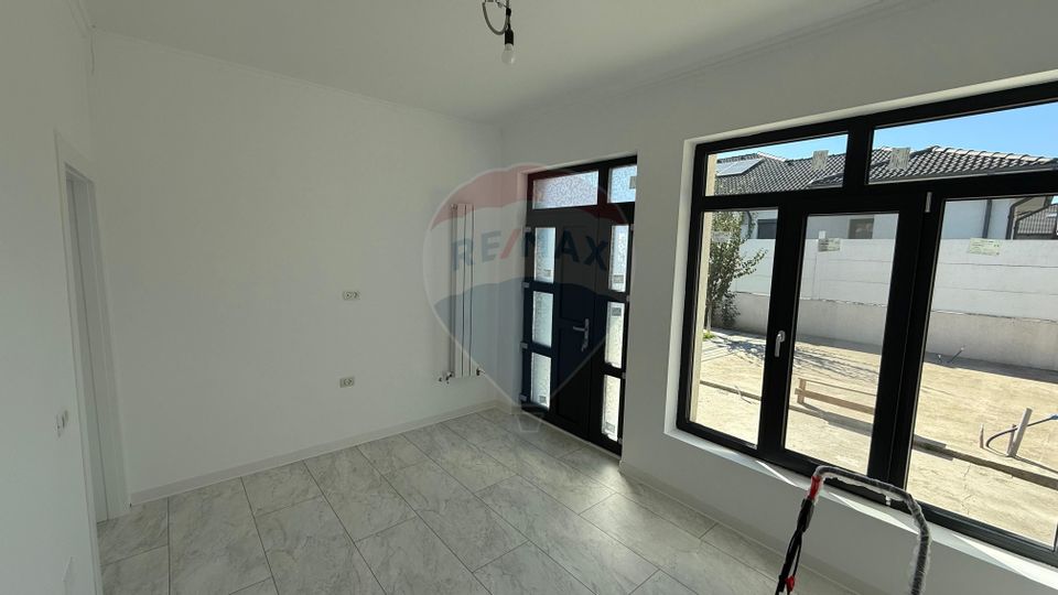 4 room House / Villa for sale, Est area