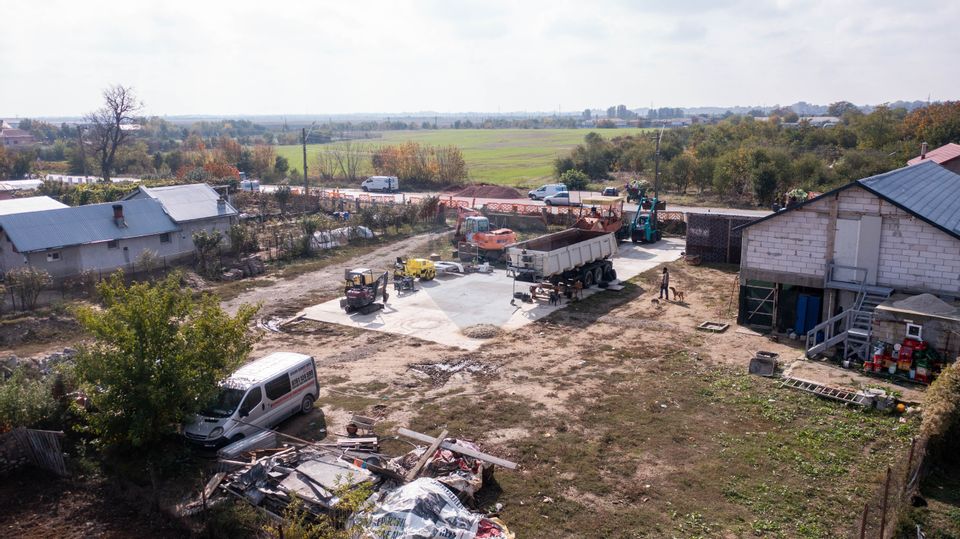 Vanzare restaurant cu  terasa si teren intravilan liber/ Salcuta-Titu