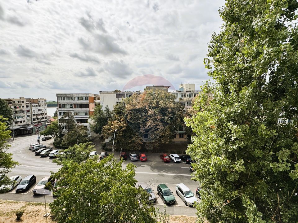 De Vanzare Apartament 4 camere - Ultra Central (orientare N-S)