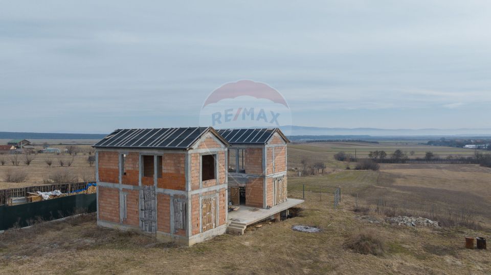 COMISION 0% Casă Individuala La Rosu cu teren de 4000 mp in Crizbav