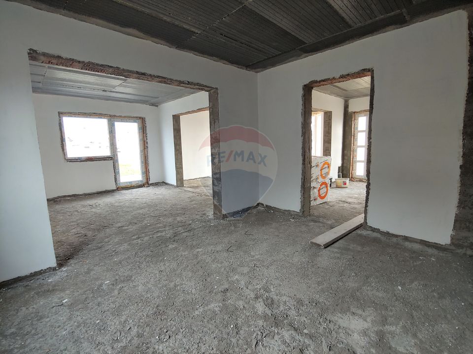 Casă / Vilă individuală cu 560 mp teren, de vânzare în Scheia, Suceava