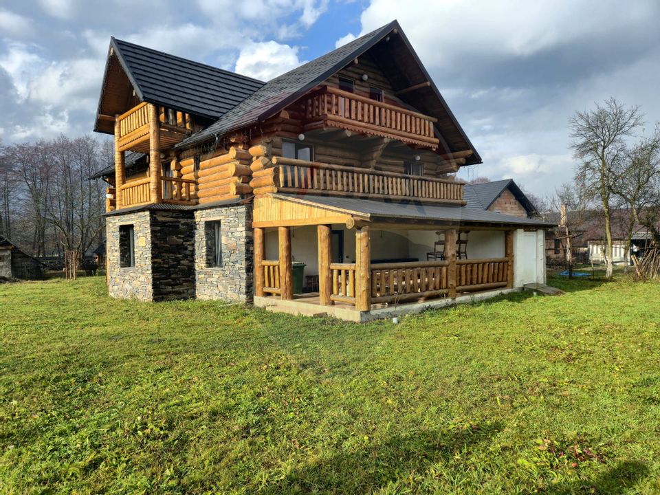 Casă / Vilă cu 6 camere de vânzare