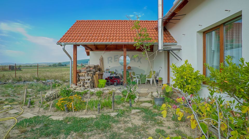 0% COMISION / Casă cu 3 camere si teren 28 500 mp , COVASNA