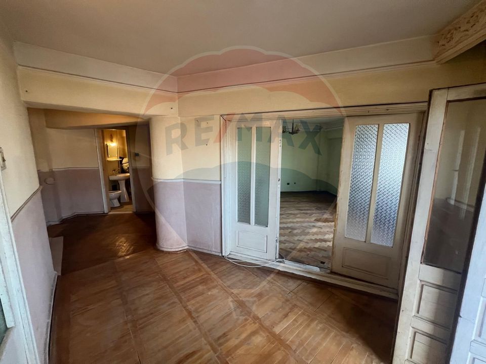 Apartament cu 4 camere de vânzare în zona Central