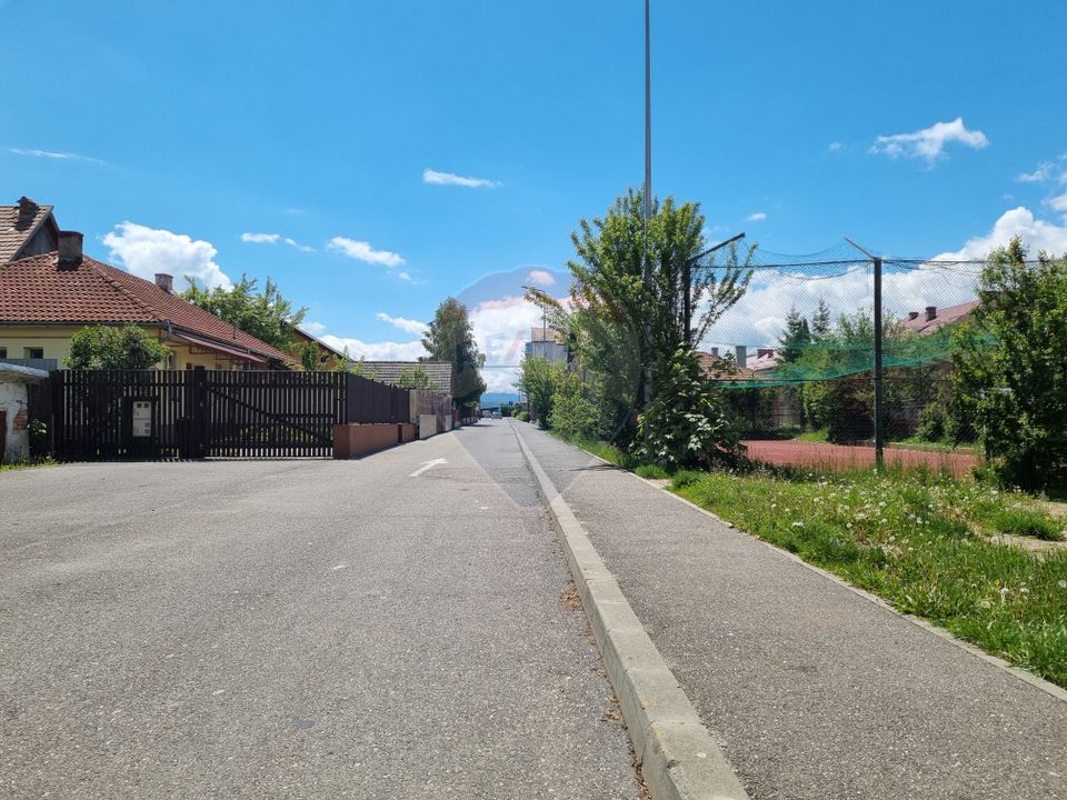 Apartament (de renovat) cu 2 camere de vânzare în Râșnov/Romacril