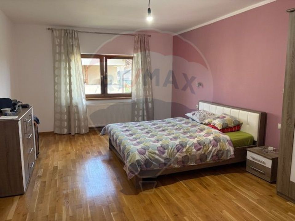 Casă / Vilă cu 5 camere de vânzare