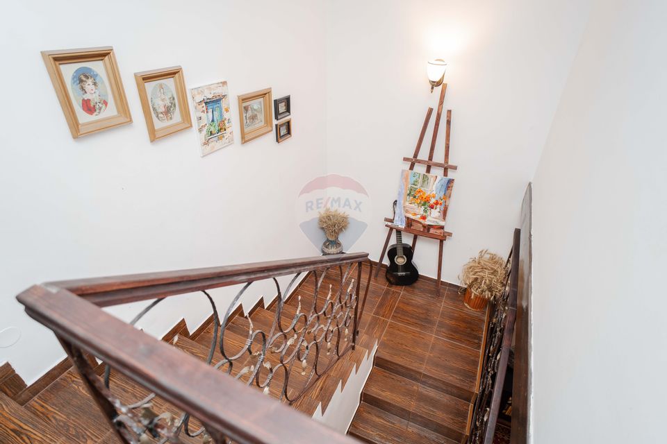 Casă cu Piscină de Vânzare, 500mp Teren, Str. Victoriei-Valea Lupului