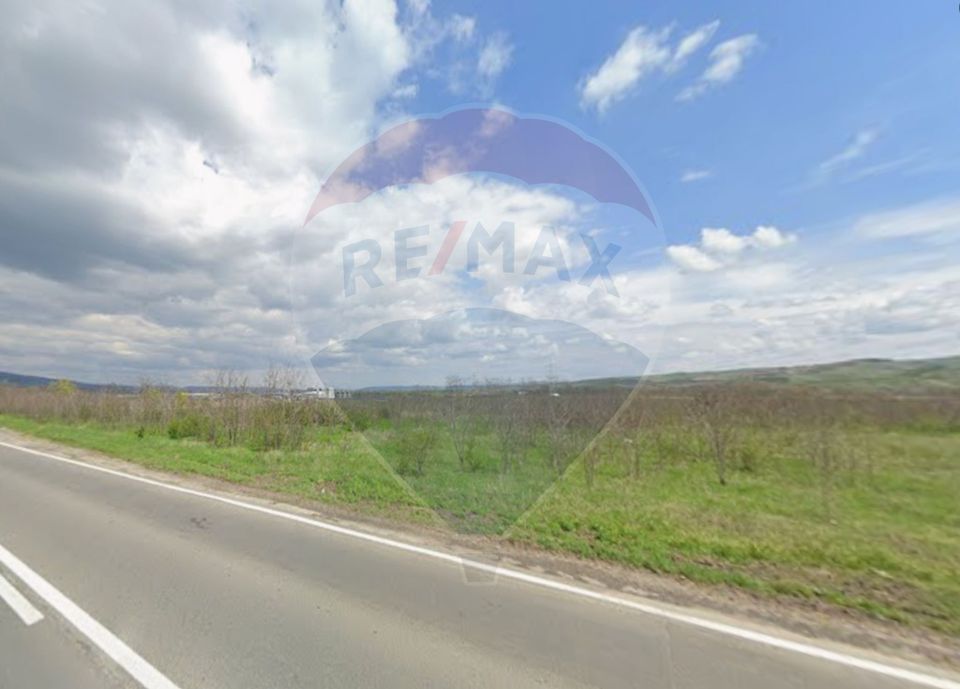 Land 5,999sqm Lancram / Drumul national