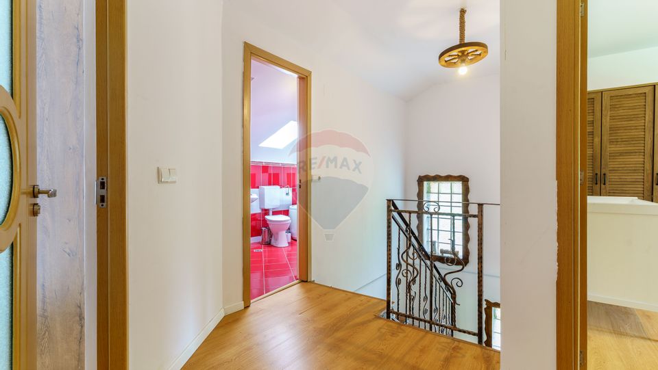 Cabana de vânzare –Mărișel, 10 camere, terasa 41mp, piscină, ciubăr