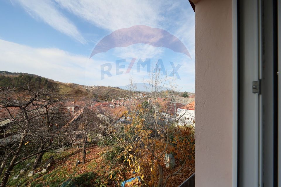 Casă cu 5 camere si curte, de vânzare, zona Centrul Istoric!