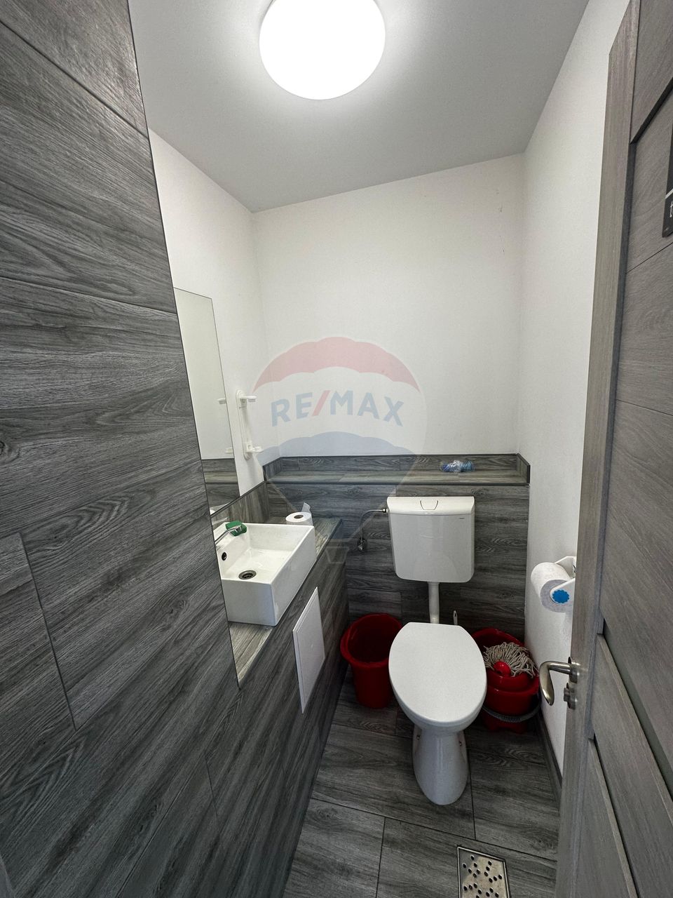 94sq.m Commercial Space for sale, Decebal area