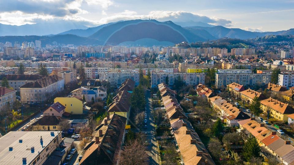 Casă "insiruita" 3 camere D+P+1+ pod/  str Forjei  - Brasov