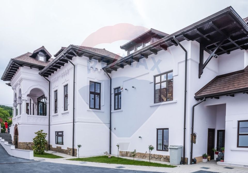 Două vile de patrimoniu, restaurate integral, cu farmec interbelic