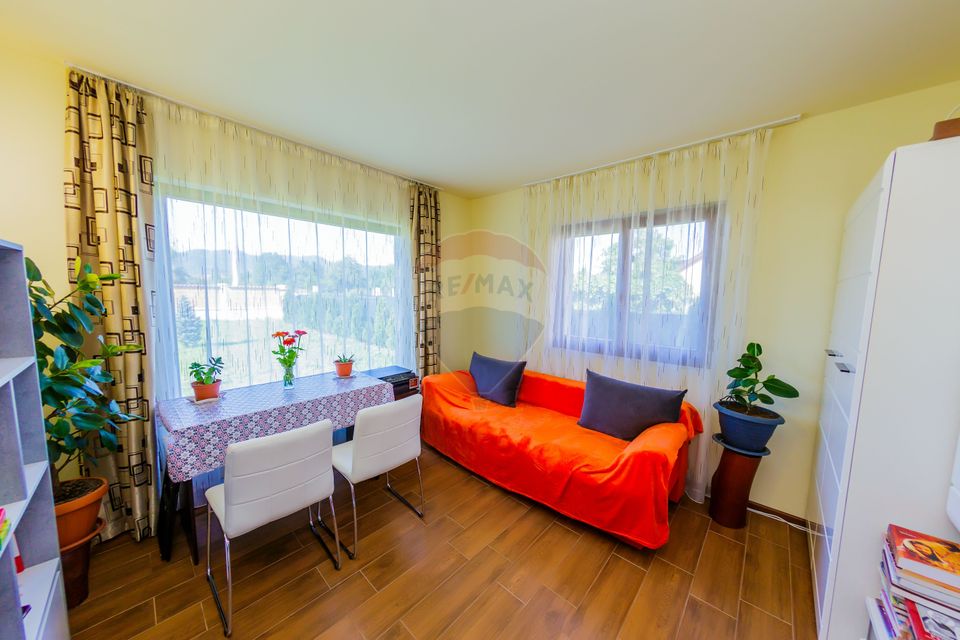 Casă cu 3 camere de vânzare