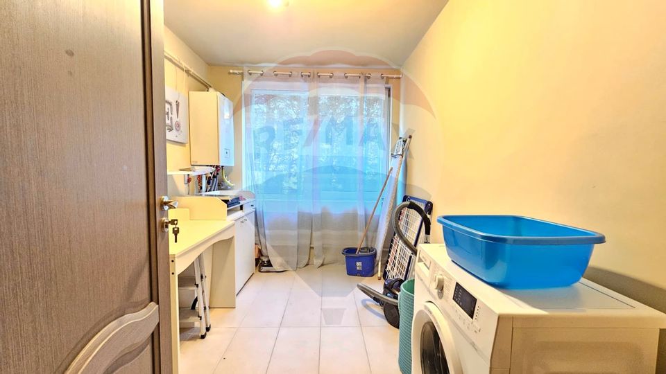 Inchiriez apartament modern cu 4 camere în zona Parcul Central