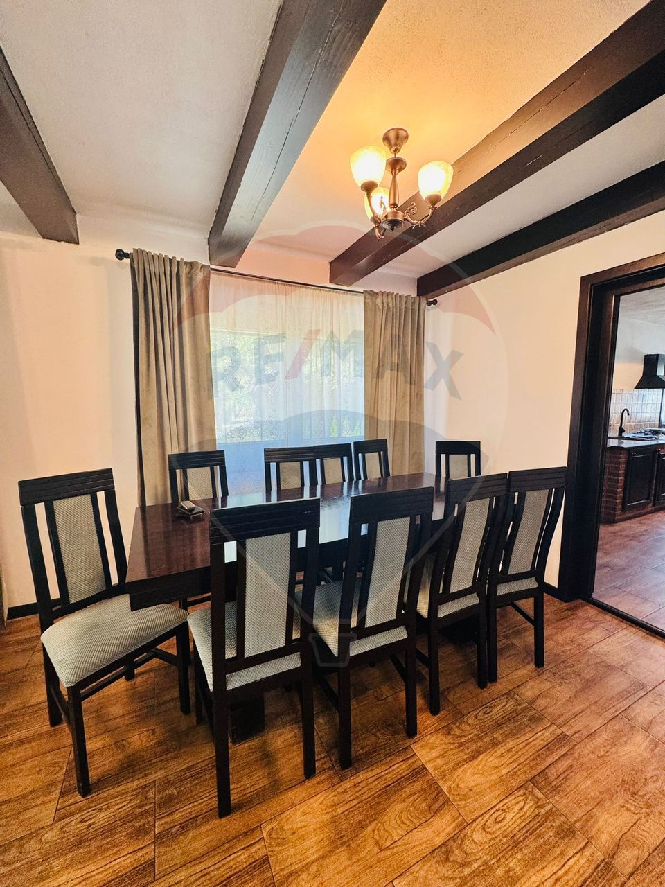 Casă / Vilă cu 4 camere de vânzare