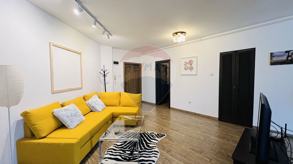 Apartament cu 3 camere de închiriat în zona ultracentralǎ