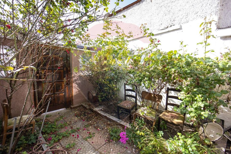 Casă cu 3 camere de vânzare în zona Schei