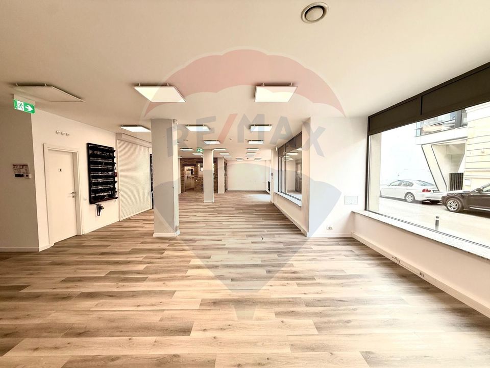 De inchiriat spatiu parter central, vitrina mare, 284 mp