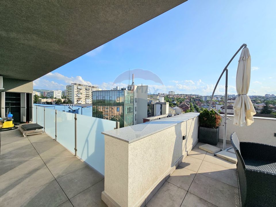 Penthouse superb cu 4 camere de închiriat în zona Andrei Muresanu