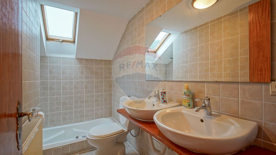 Vila cu potential turistic in Predeal privelisti si liniste montana