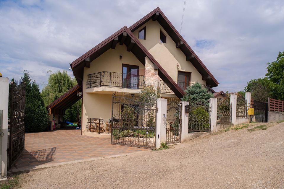 0% Comision - VILA de LUX de vânzare – Cu iaz natural