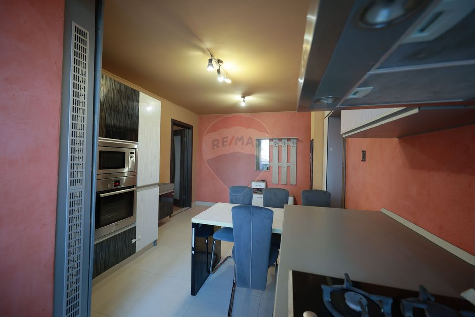 Apartament cu 3 camere de închiriat, în zona Rogerius