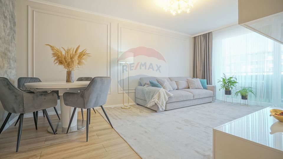 Apartament cu 3 camere de vânzare în zona Tractorul
