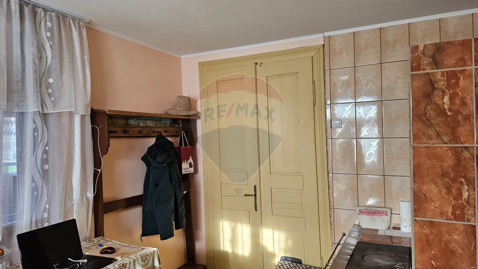 Casă / Vilă cu 3 camere de vânzare-Cacica-Suceava